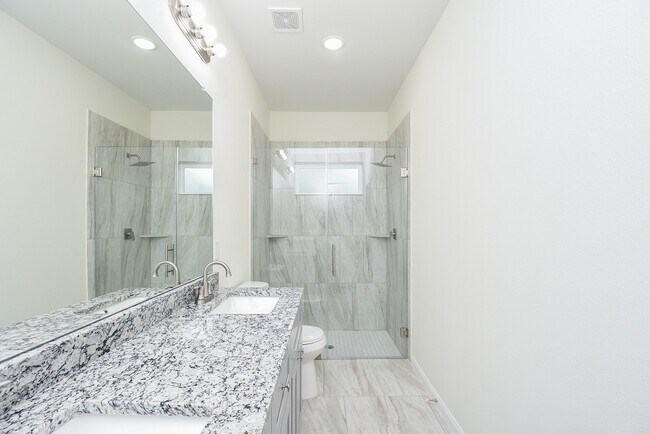Photo - 2807 Topiary Ln