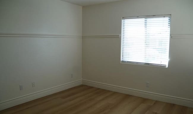 Photo - 518 Center Green Dr