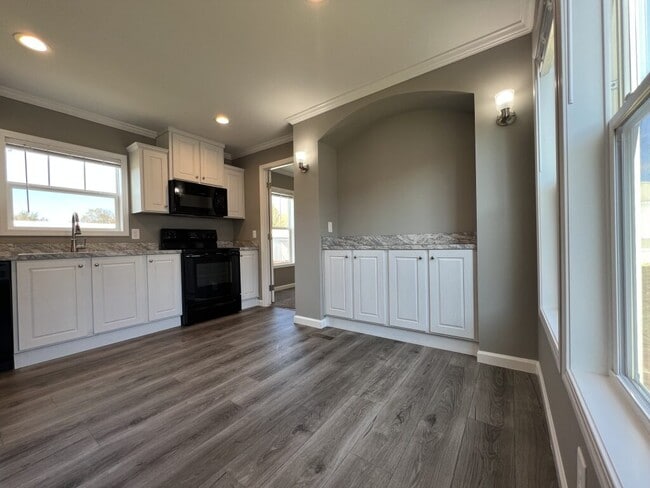 Photo - 215 Red Spruce Cir