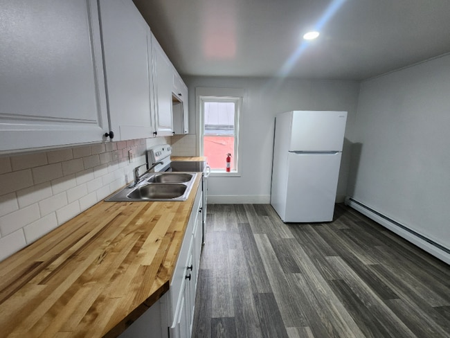 Building Photo - 44 Granite St Rental