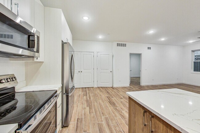 Photo - 6122 S University Ave Unidad 103