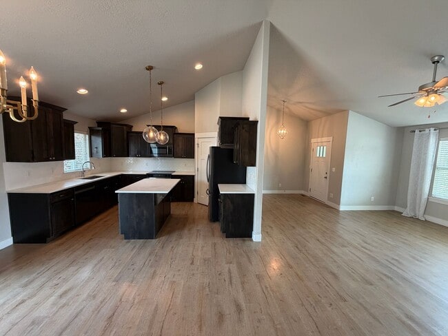 Photo - Spacious 6-Bedroom Home for Rent in Lehi