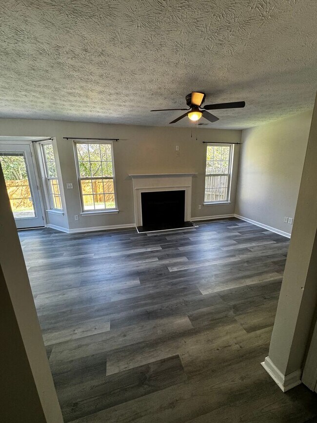Photo - Newly renovated 3 bed/ 2.5 bath near Nasvh...