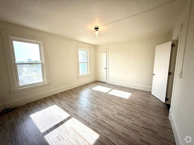 Building Photo - 471 Central St Unit 3 Rental