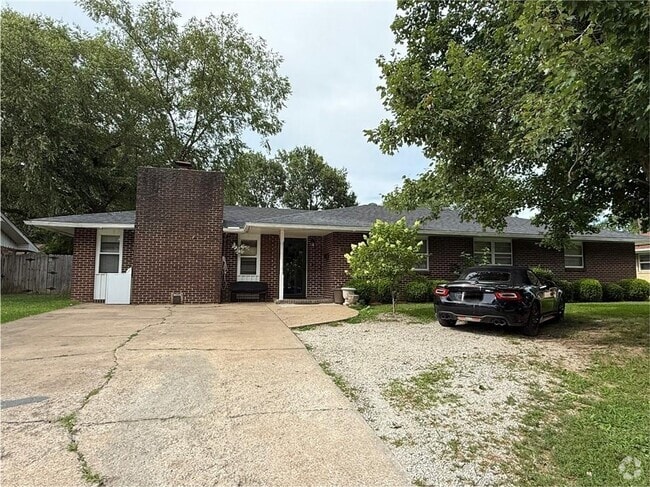 Building Photo - 1816 Ross Ave Rental