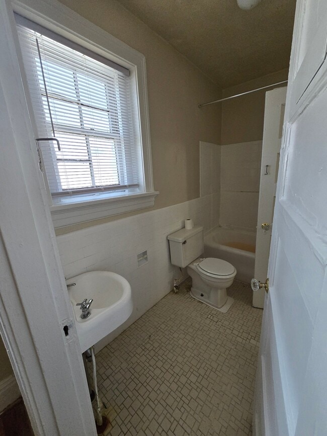 Photo - 608 N Arthur Ashe Blvd Unit 11