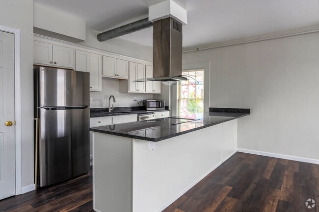1BR, 1BA - Kitchen/Dining Room