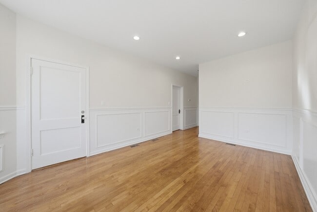 Building Photo - 5432 W 23rd St Unit First Floor Apartment / 1F