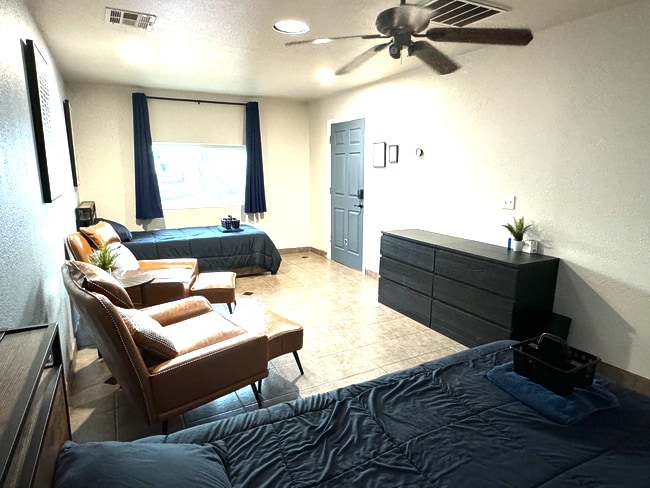 Building Photo - 938 E Amelia Ave Rental