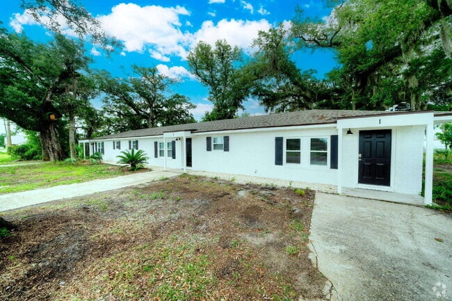 Building Photo - Freshly Renovated 2 Bed apartment in Lynn ... Unit 1