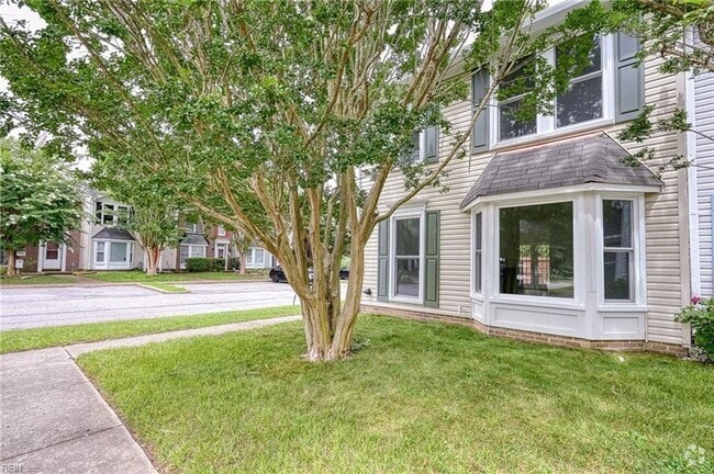 Building Photo - Yorkshire Downs Townhome