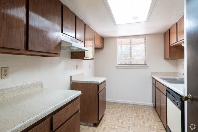 2BR, 1.5BA - 1256SF - Arbor Apartments