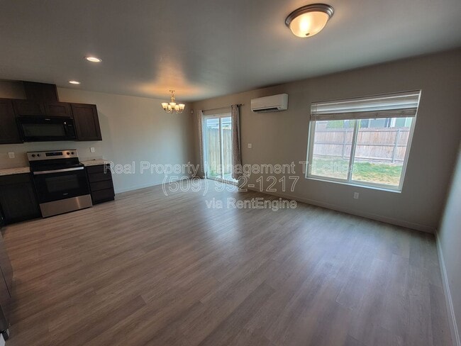 Photo - 413 Whitefish Ln