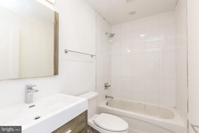 Photo - 1433 Brown St Unit 3
