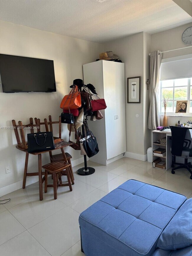 Photo - 5271 SW 8th St Unidad 405