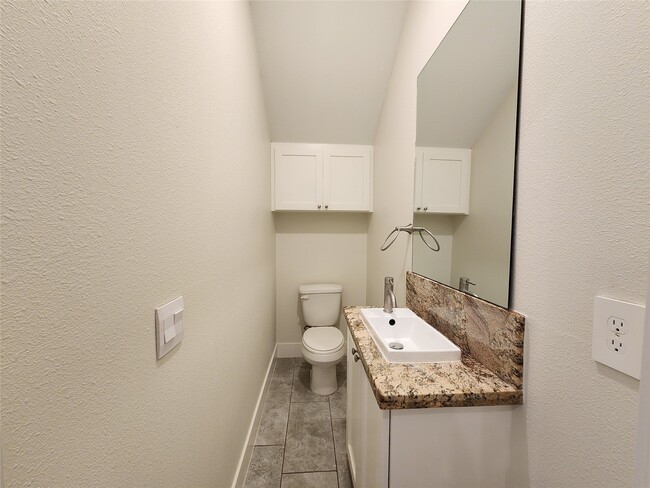 Photo - 2202 Lynnfield St
