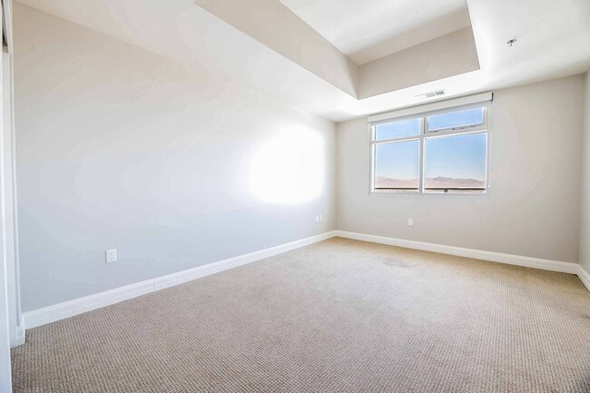 Photo - GORGEOUS DOWNTOWN HIGHRISE CONDO FOR LEASE!