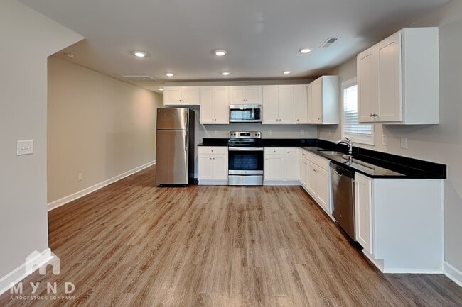 Photo - 733 Hillside St
