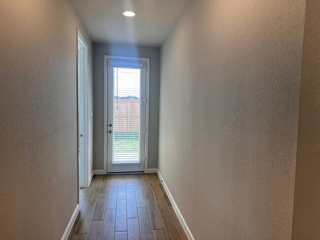 Photo - 6030 Cottontail Ln