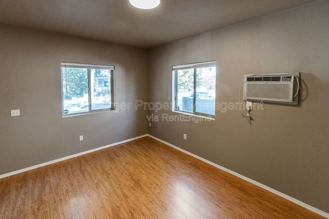 Photo - 1023 W Knox Ave