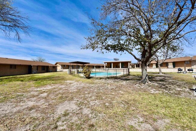 Building Photo - 710 W Cantu Rd