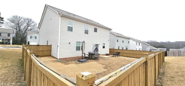 Photo - 404 Starbuck Parkway