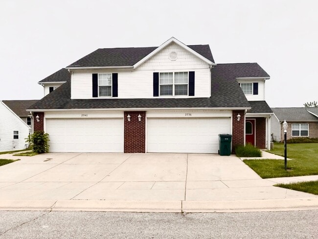Building Photo - 3 Bedroom and 3.5 Bathroom Townhome