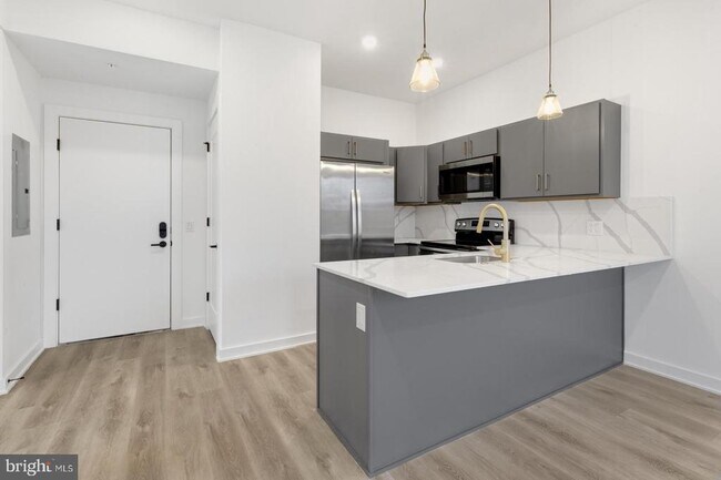Building Photo - 2046 E Lehigh Ave Unit 5D Rental