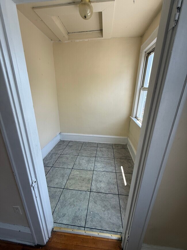 Photo - 914 W Lackawanna Ave Unit Apt