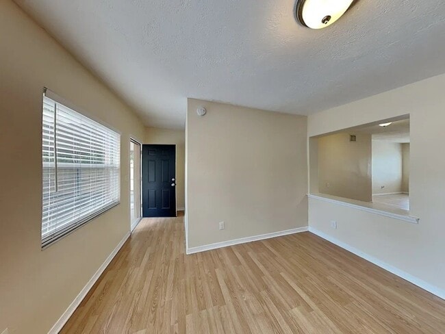 Building Photo - 15147 Harding Ave