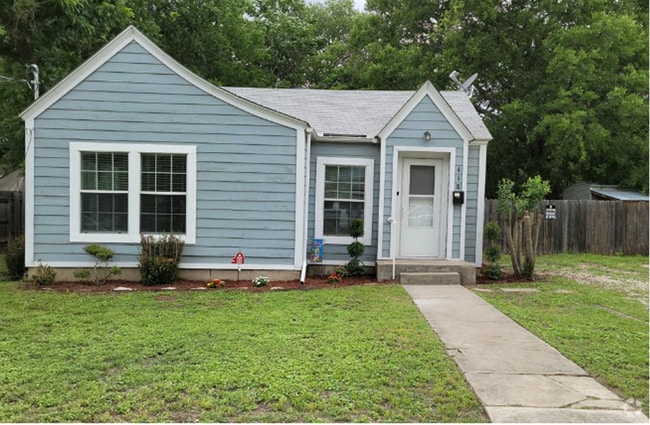 Building Photo - FOR LEASE!! Rental