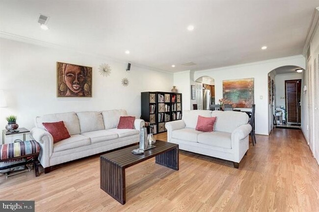 Photo - 1023 Quincy St NE