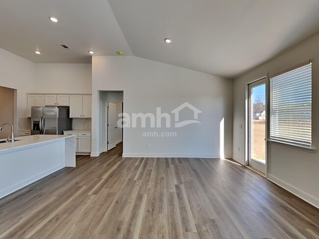 Photo - 204 Chase Ln