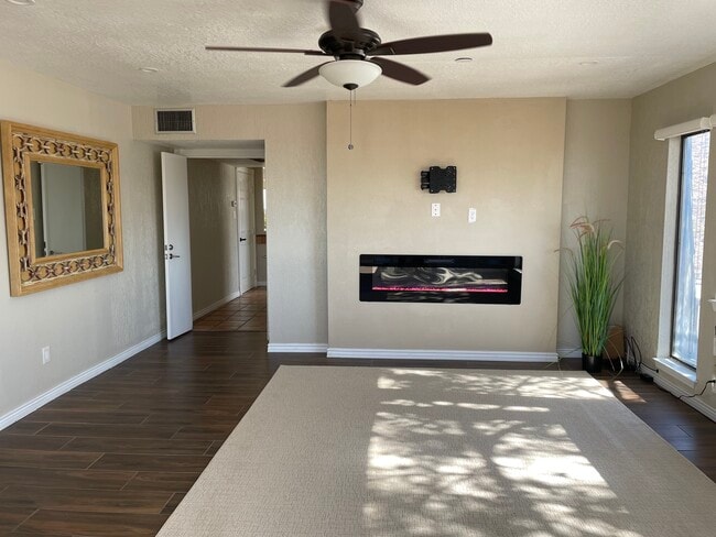 Living Room - 4800 N Stanton St Unit Camelot Townhomes #110
