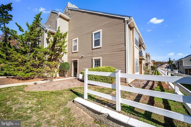 Photo - 1615 Society Pl