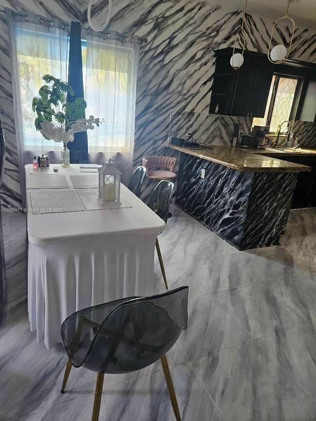 Photo - 1100 NW 26th St Unidad 2