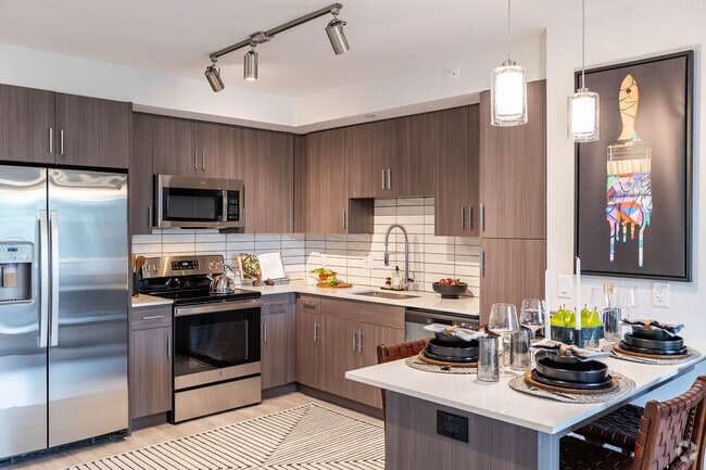 1 BR, 1 BA - 765SF