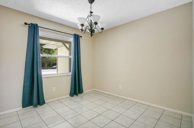 Photo - 137 Peppertree Dr