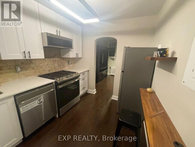 Photo - 111 Dundas St