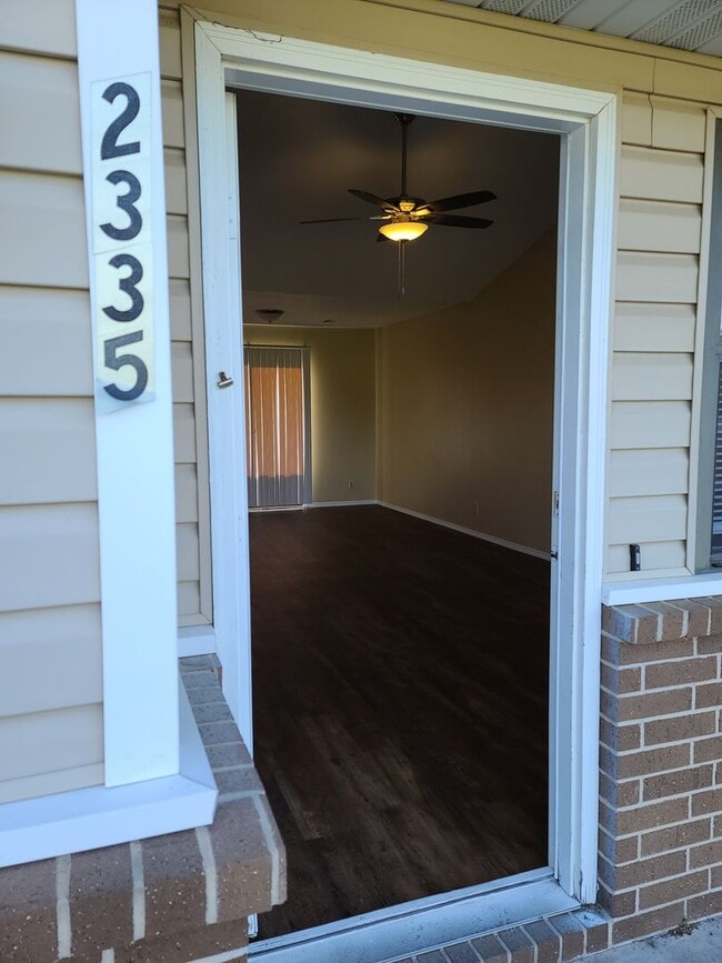 Large One Bedroom - Large One Bedroom Townhome