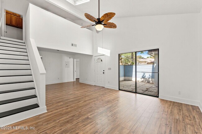 Photo - 1601 Challenger Ct W Unidad 1601