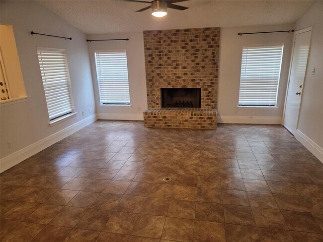 Photo - 8111 Baywood Dr