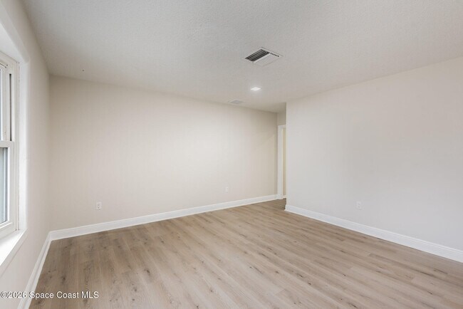 Photo - 1650 Leach Cir