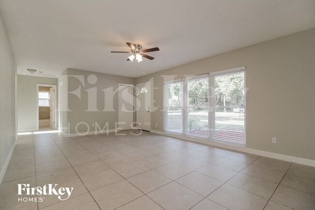 1833 Pineview Cir