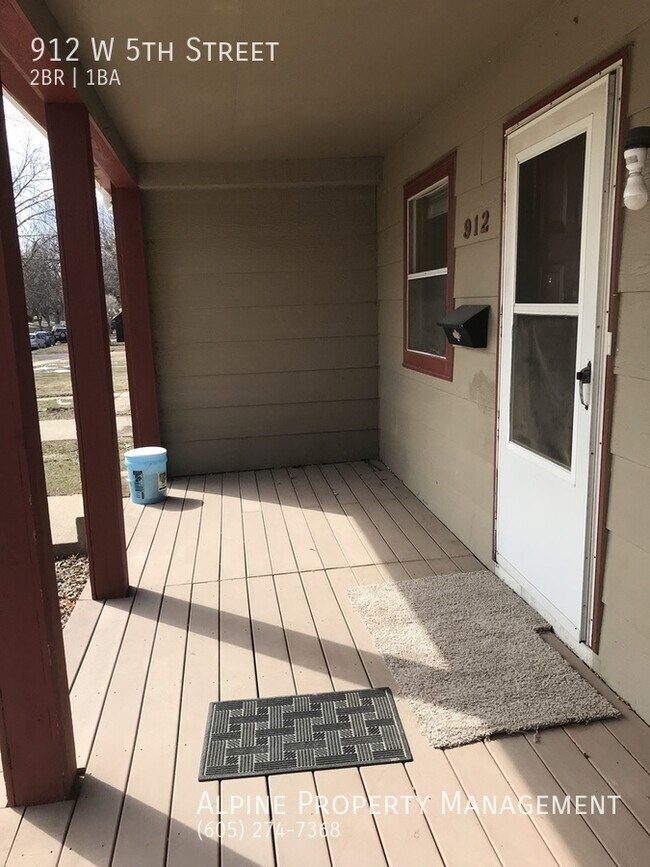 Photo - 2 Bed/1 Bath Ground Level Duplex!!