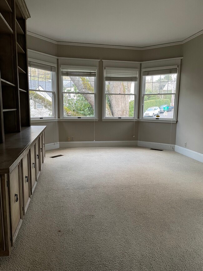 Photo - 1860 SW High St