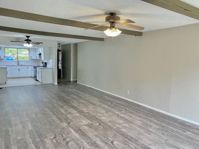 Photo - 305 W Quantico St