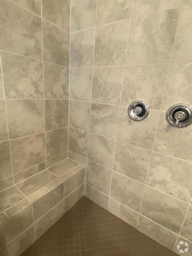 Building Photo - Twin Lakes 1/2 Duplex Rental