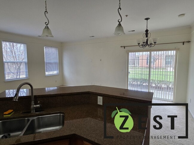 Photo - 2 BA 2 BD TOWNHOME! OPEN HOUSE 4/7 3-3:30 PM