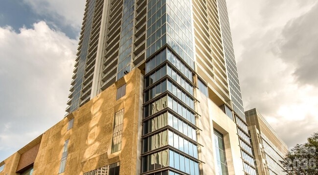 Building Photo - 525 S Church St Unit 1F PREMIUM